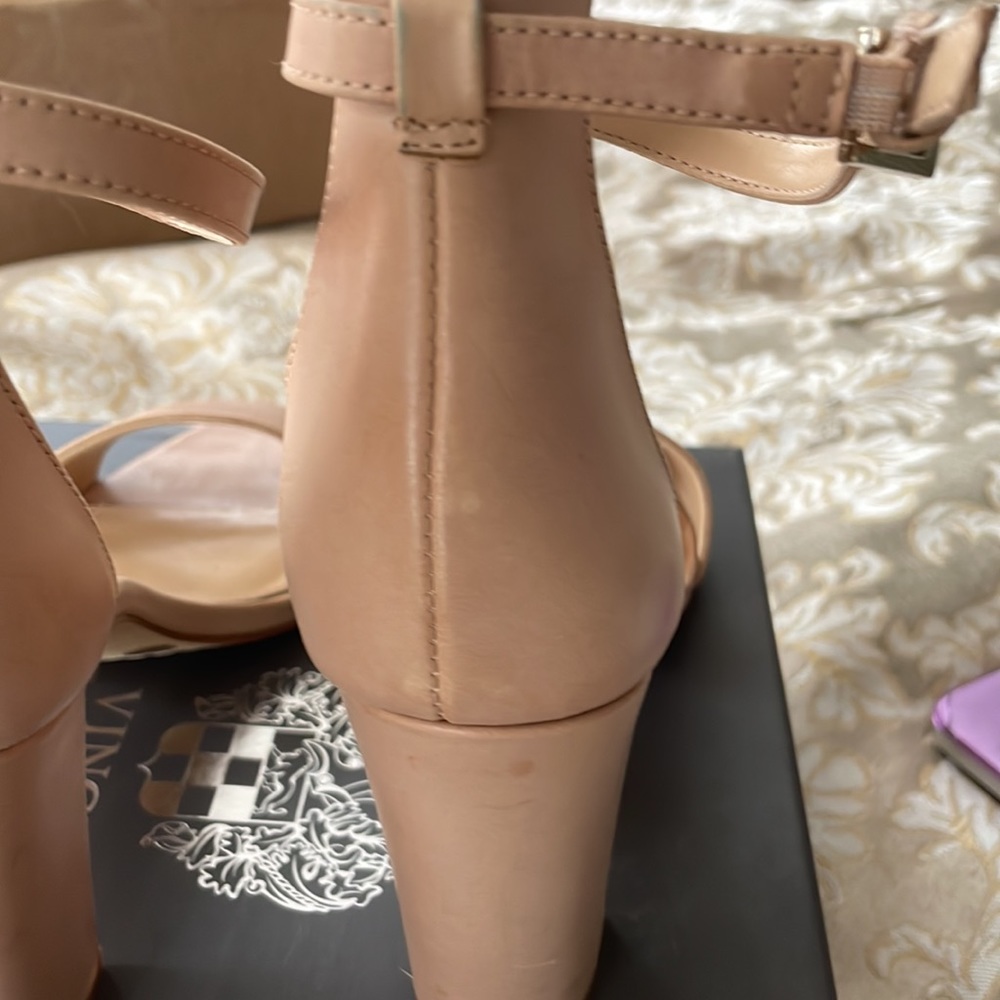 Vince Camuto- size 8.5 - Picture 4 of 11